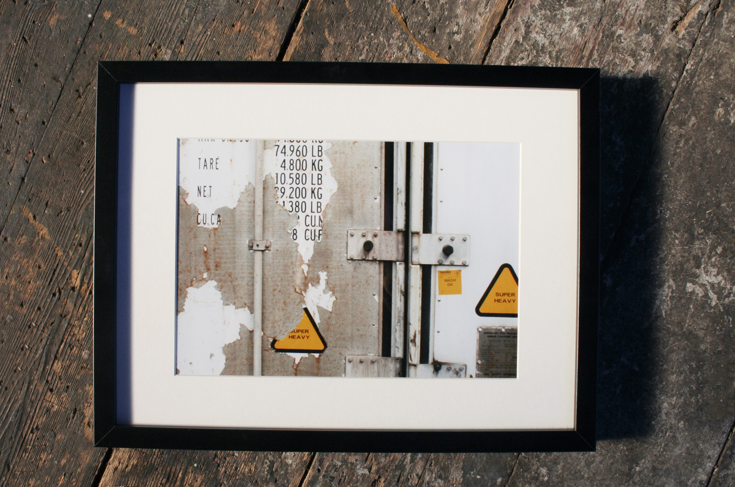 Fotografi af container digital collage på væg, digital print, Indrammet digital collage Indreammet fotografi, kunstfoto, kunstfotografi, fragmentering, dynamik, strukturer og historie. facebook, google, pinterest