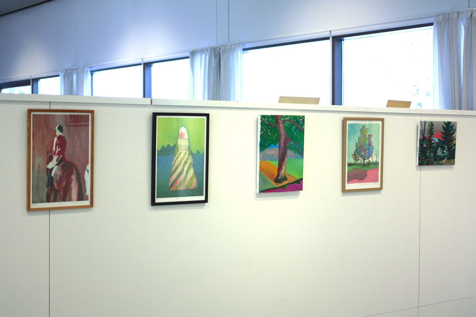 Heartland | Malerier | Rafael Guerrero Céspedes | Beauton Art Gallery malerier, farverige, ekspressionistiske, illustrative, landskab, arkitektur, botanik, hverdagsliv, stemninger, natur, årstider, blå, grønne, grå, neon,  bomuldslærred, olie, arkitektoniske, atmosfære, efterår, smukke, samtidskunst, dansk, mørke, detaljerigt, ekspressionisme, fantasi, skov, vandret, huse, impressionisme, nat, nordisk, udendørs, skandinavisk, sceneri, silhuet, rolige, træer, Køb original kunst og kunstplakater. Malerier, tegninger, limited edition kunsttryk & plakater af dygtige kunstnere.