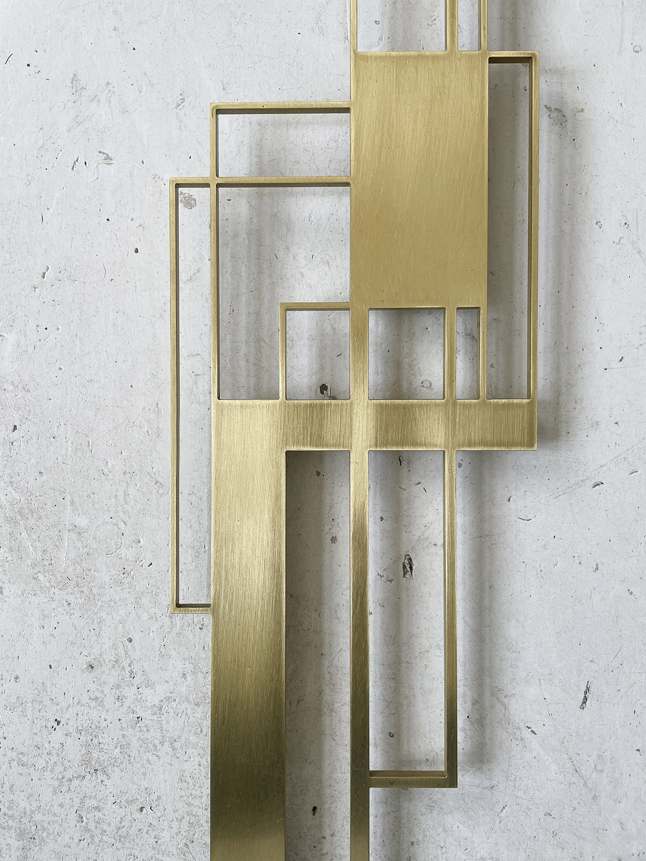 skulpturer, abstrakte, æstetiske, geometriske, arkitektur, mønstre, guld, metal, abstrakte-former, arkitektoniske, smukke, samtidskunst, københavn, dekorative, design, interiør, bolig-indretning, moderne, moderne-kunst, rum, former, Køb original kunst og kunstplakater. Malerier, tegninger, limited edition kunsttryk & plakater af dygtige kunstnere.