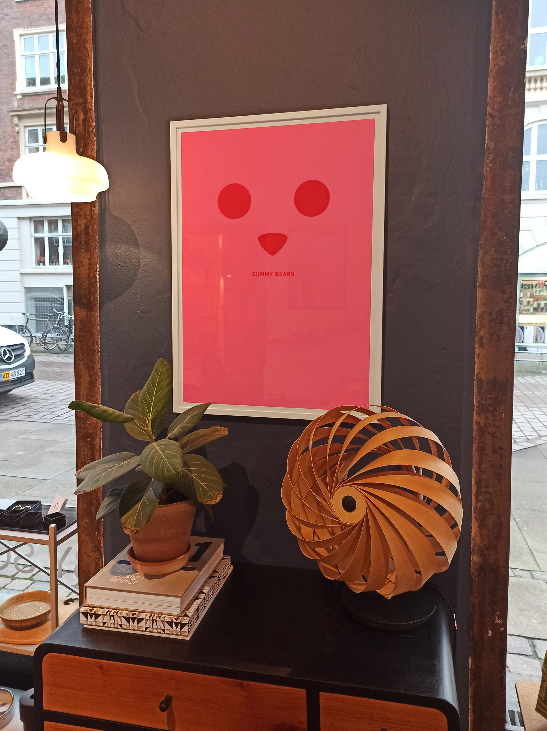 plakater, gicleé, æstetiske, børnevenlige, grafiske, minimalistiske, pop, dyreliv, tegneserier, børn, humor, typografi, pink, røde, blæk, papir, baby, samtidskunst, københavn, sød, dansk, dekorative, design, interiør, bolig-indretning, moderne, moderne-kunst, nordisk, pop-art, plakater, tryk, skandinavisk, Køb original kunst og kunstplakater. Malerier, tegninger, limited edition kunsttryk & plakater af dygtige kunstnere.