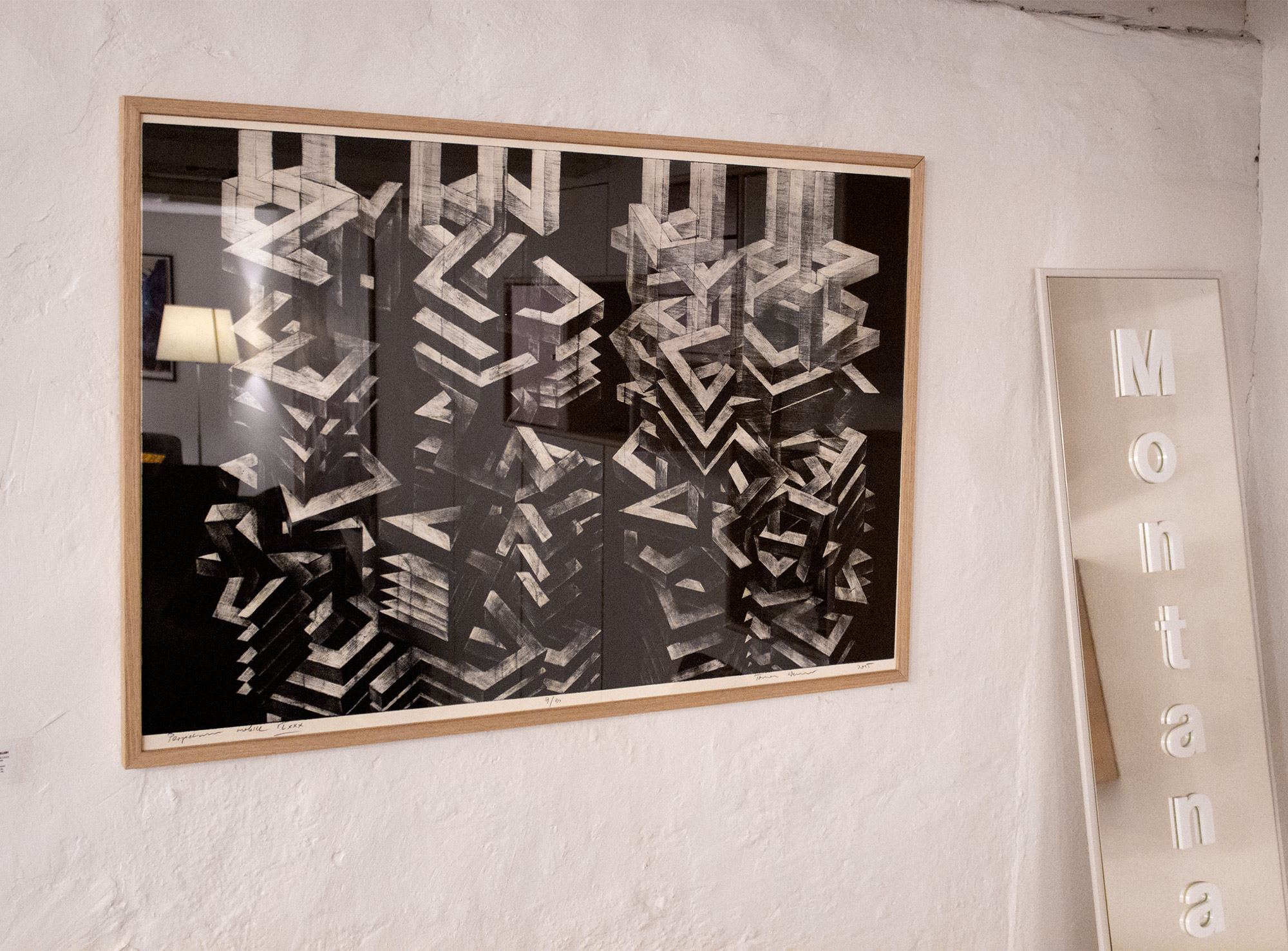 plakater-posters-kunsttryk, litografier, indgraveringer, abstrakte, grafiske, monokrome, mønstre, sorte, grå, hvide, blæk, papir, abstrakte-former, efterår, sort-hvide, dansk, dekorative, design, interiør, bolig-indretning, nordisk, skandinavisk, Køb original kunst og kunstplakater. Malerier, tegninger, limited edition kunsttryk & plakater af dygtige kunstnere.
