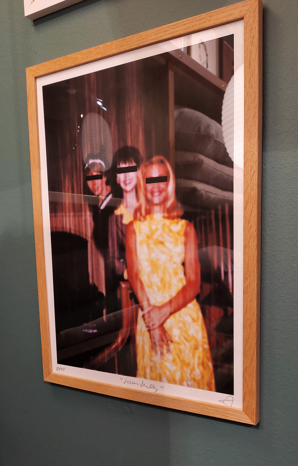 plakater-posters-kunsttryk, giclee-tryk, farverige, ekspressionistiske, figurative, grafiske, pop, kroppe, mennesker, sorte, brune, gule, blæk, papir, københavn, dansk, dekorative, design, kvindelig, interiør, bolig-indretning, moderne, moderne-kunst, nordisk, skandinavisk, kvinder, Buy original high quality art. Paintings, drawings, limited edition prints & posters by talented artists.