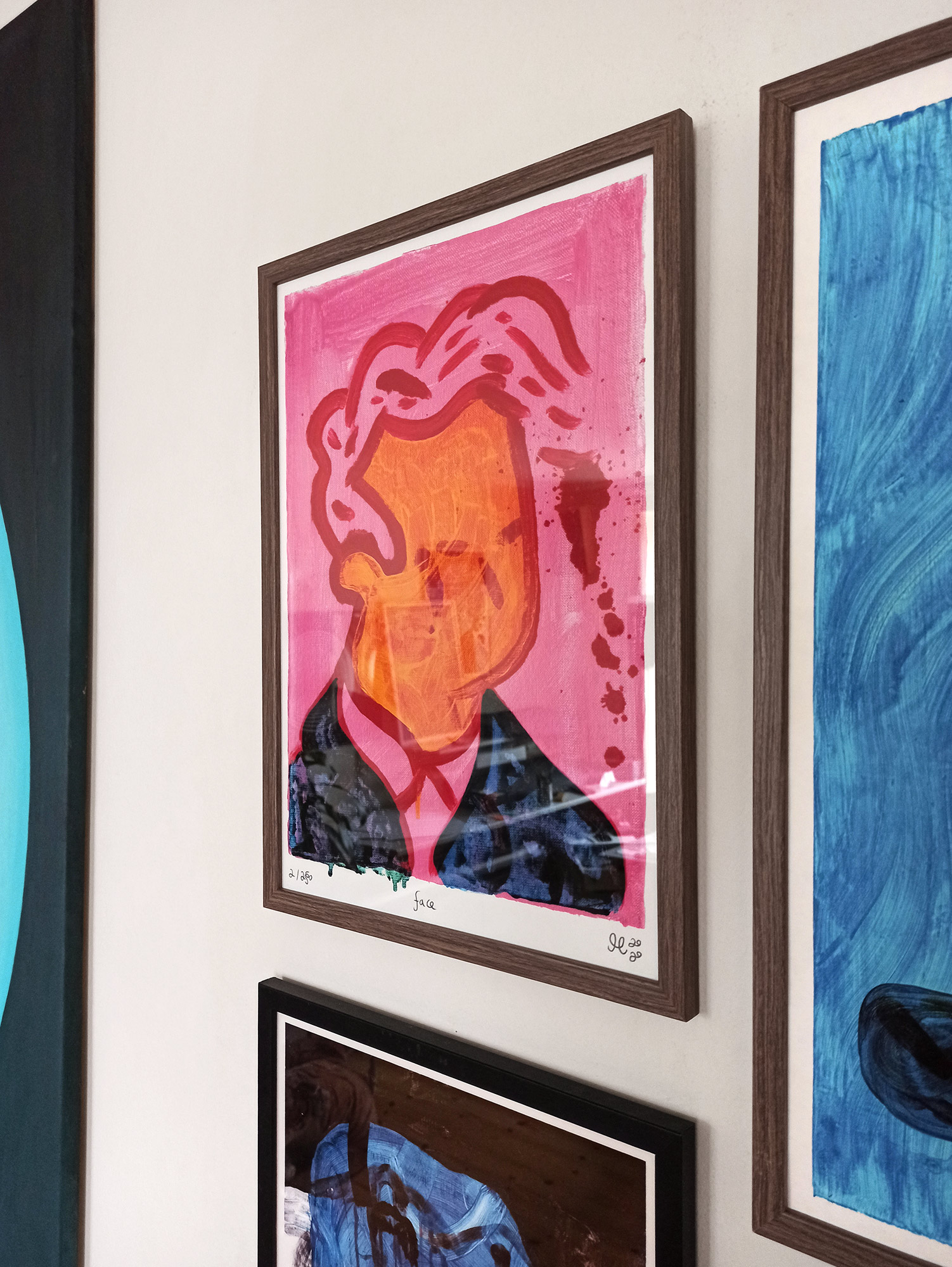 plakater-posters-kunsttryk, giclee-tryk, farverige, figurative, illustrative, pop, mennesker, blå, pink, gule, blæk, papir, samtidskunst, dansk, dekorative, design, ansigter, interiør, bolig-indretning, moderne, moderne-kunst, nordisk, plakater, tryk, skandinavisk, Køb original kunst og kunstplakater. Malerier, tegninger, limited edition kunsttryk & plakater af dygtige kunstnere.