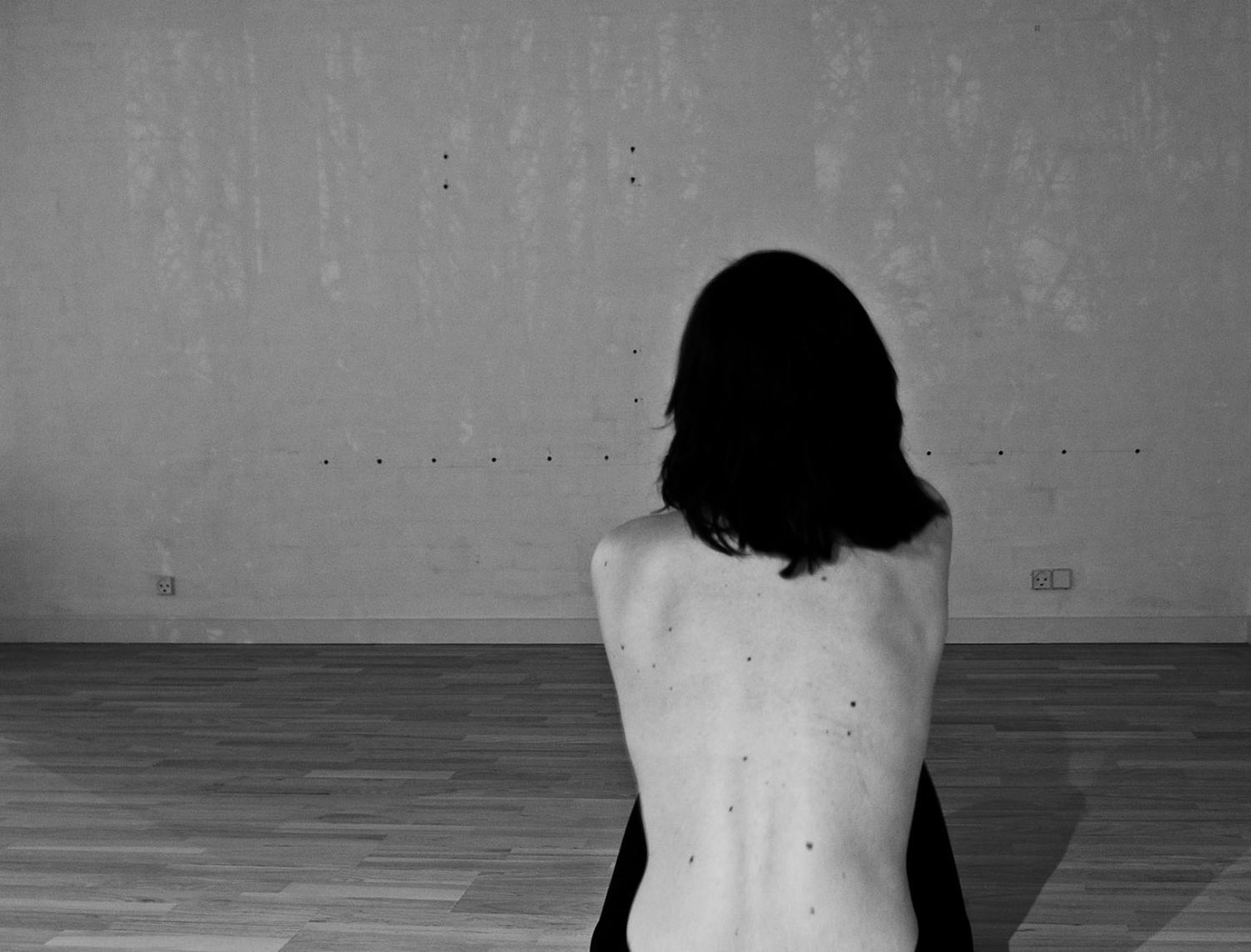 Barndomshjem - 90 x 69. Et fotografi af fotograf Miss Holm. kunst fotografi, moderne, stilrent, sort hvid