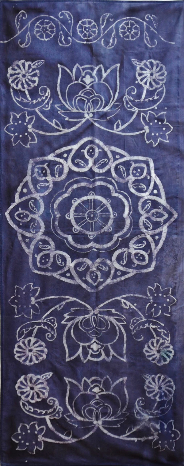 Batik I | Kunsttryk, Tegninger, Engraveringer, Andre-kunstværker | Aleksandra Kalisz | Beauton Art Gallery kunsttryk, tegninger, engraveringer, andre-kunstværker, æstetiske, grafiske, landskab, botanik, mønstre, blå, hvide, andre-medier, arkitektoniske, dansk, dekorative, design, blomster, interiør, bolig-indretning, nordisk, planter, skandinavisk, Køb original kunst og kunstplakater. Malerier, tegninger, limited edition kunsttryk & plakater af dygtige kunstnere.