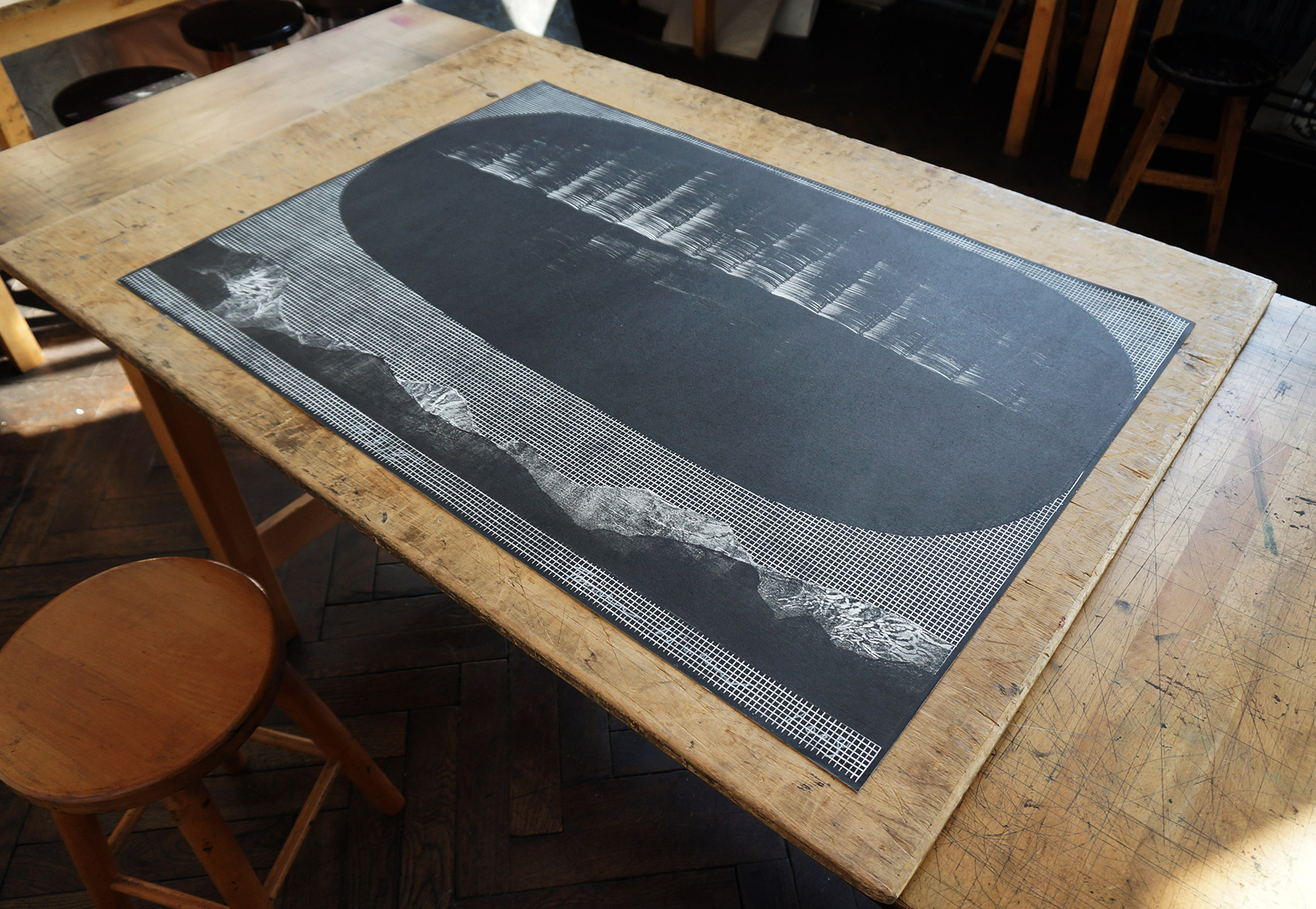 Big Black | Limited-editions, Engraveringer | Tomasz Winiarski | Beauton Art Gallery limited-editions, engraveringer, abstrakte, grafiske, landskab, monokrome, natur, mønstre, himle, sorte, grå, hvide, blæk, papir,  print, abstrakte-former, atmosfære, sort-hvide, sceneri, Buy original high quality art. Paintings, drawings, limited edition prints & posters by talented artists.