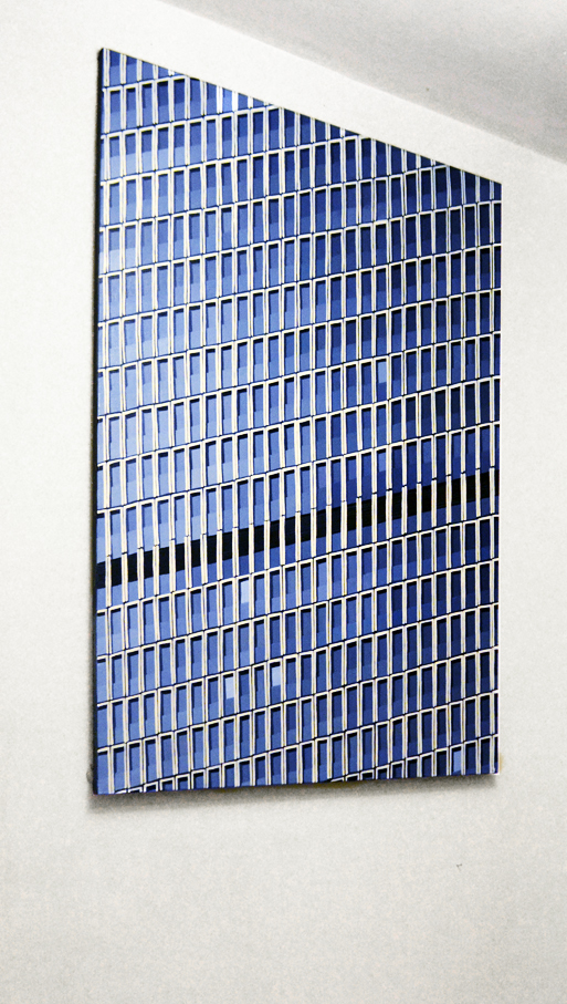 Brussels 07:42 PM | Malerier | Noemi Staniszewska | Beauton Art Gallery malerier, figurative, geometriske, minimalistiske, arkitektur, mønstre, himmel, sorte, blå, grå,  bomuldslærred, olie, arkitektoniske, atmosfære, bygninger, samtidskunst, dansk, design, moderne, moderne-kunst, naturlig, naturealistiske, nordisk, realisme, skandinavisk, Køb original kunst og kunstplakater. Malerier, tegninger, limited edition kunsttryk & plakater af dygtige kunstnere.