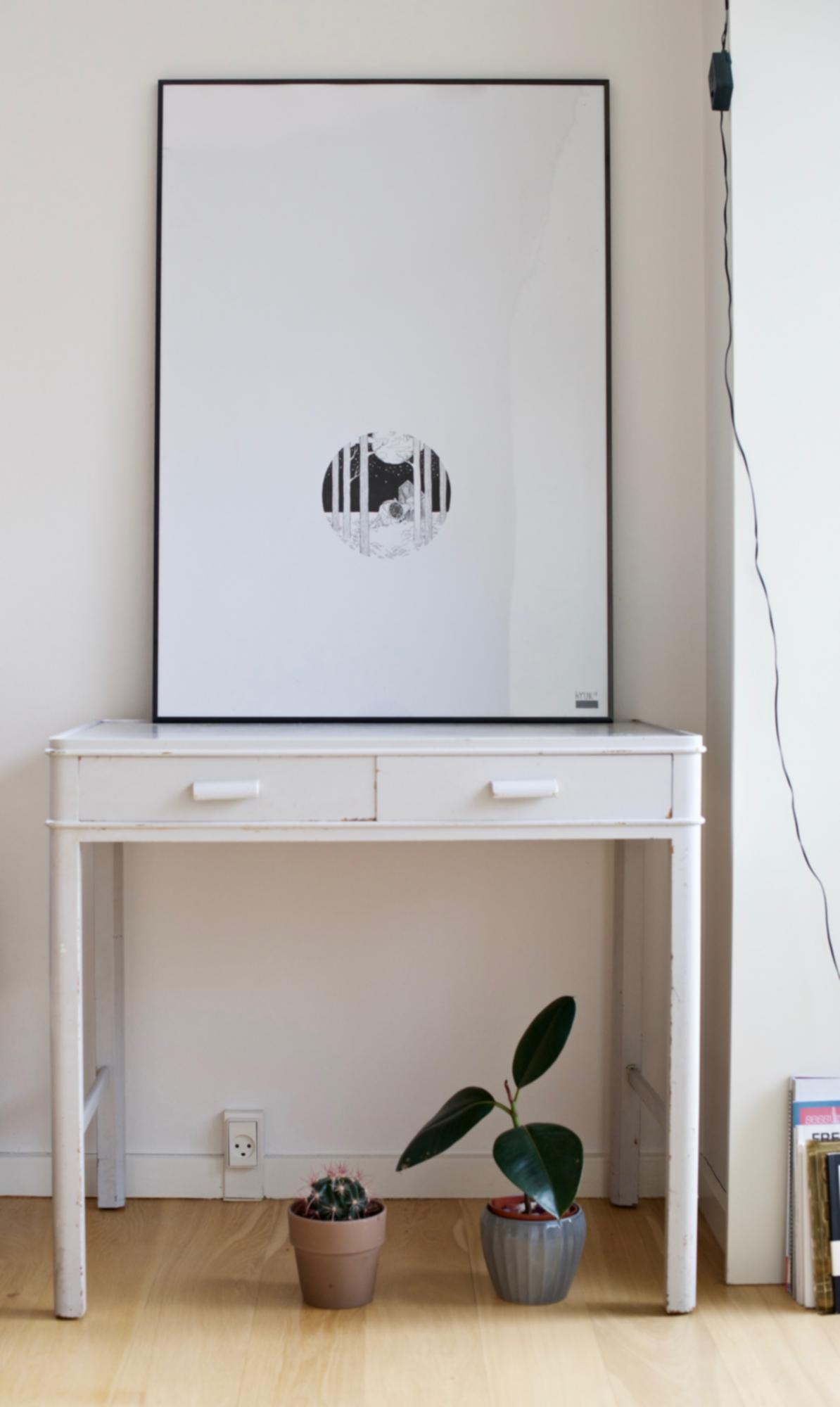 tegninger, figurative, minimalistiske, botanik, natur, sorte, hvide, artliner, papir, samtidskunst, dansk, design, interiør, bolig-indretning, moderne, moderne-kunst, naturlig, naturealistiske, nordisk, skandinavisk, hav, træer, Køb original kunst og kunstplakater. Malerier, tegninger, limited edition kunsttryk & plakater af dygtige kunstnere.