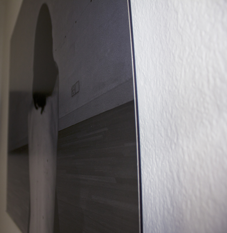 Udstilling af fotografiet Barndomshjem - 90 x 69. Et fotografi af fotograf Miss Holm. kunst fotografi, moderne, stilrent, sort hvid