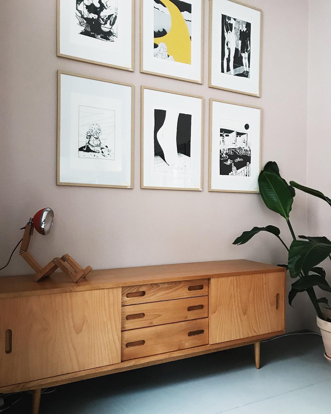 Fod | Plakater, Gicleé | Halfdan Pisket | Beauton Art Gallery plakater, gicleé, grafiske, illustrative, monokrome, portræt, kroppe, seksualitet, sorte, hvide, papir, sort-hvide, samtidskunst, dansk, design, erotiske, interiør, bolig-indretning, moderne, moderne-kunst, nordisk, plakater, tryk, skandinavisk, seksuel, Køb original kunst og kunstplakater. Malerier, tegninger, limited edition kunsttryk & plakater af dygtige kunstnere.