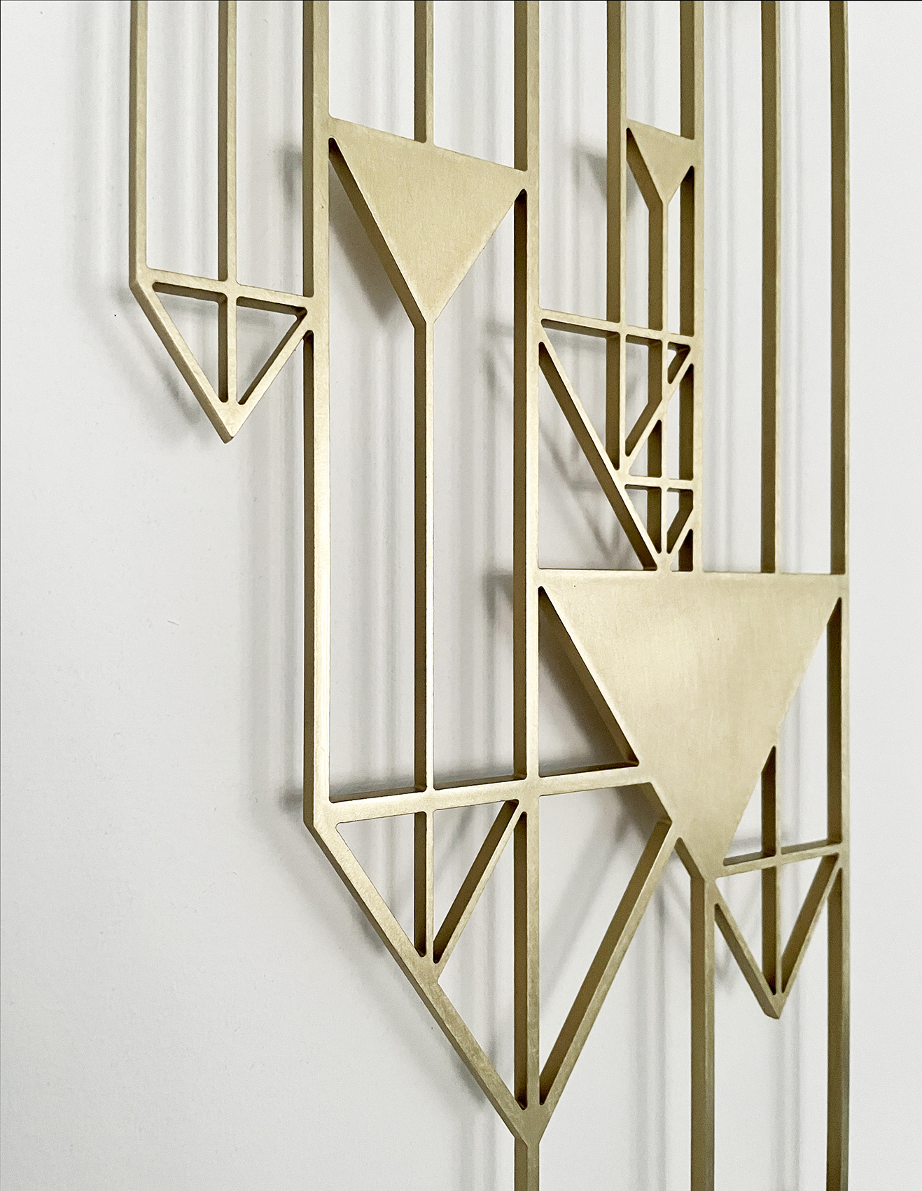 skulpturer, abstrakte, æstetiske, geometriske, grafiske, minimalistiske, arkitektur, guld, andre-medier, abstrakte-former, arkitektoniske, smukke, dekorative, design, interiør, bolig-indretning, rum, former, Køb original kunst og kunstplakater. Malerier, tegninger, limited edition kunsttryk & plakater af dygtige kunstnere.