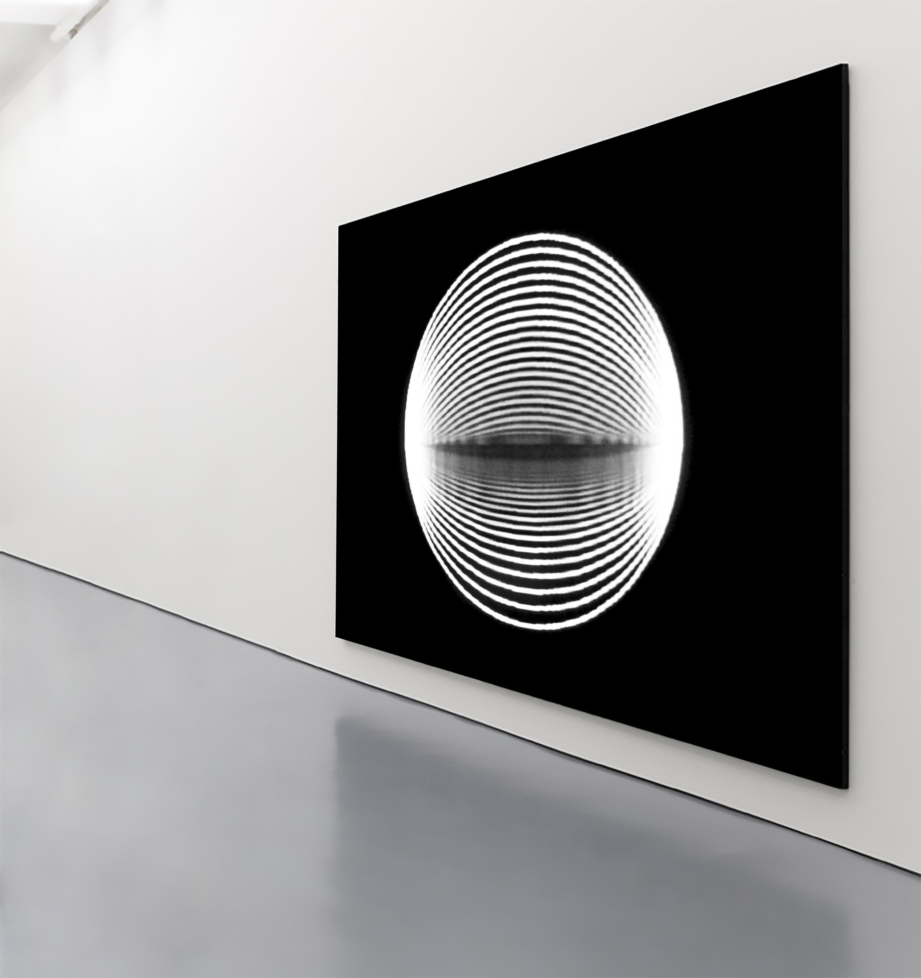 plakater-posters-kunsttryk, fotografier, new-media, abstrakte, minimalistiske, monokrome, pop, bevægelse, mønstre, videnskab, teknologi, sorte, grå, hvide, blæk, papir, abstrakte-former, smukke, sort-hvide, samtidskunst, dansk, mørke, dekorative, design, interiør, bolig-indretning, moderne, moderne-kunst, nordisk, det-ydre-rum, skandinavisk, sceneri, Køb original kunst og kunstplakater. Malerier, tegninger, limited edition kunsttryk & plakater af dygtige kunstnere.