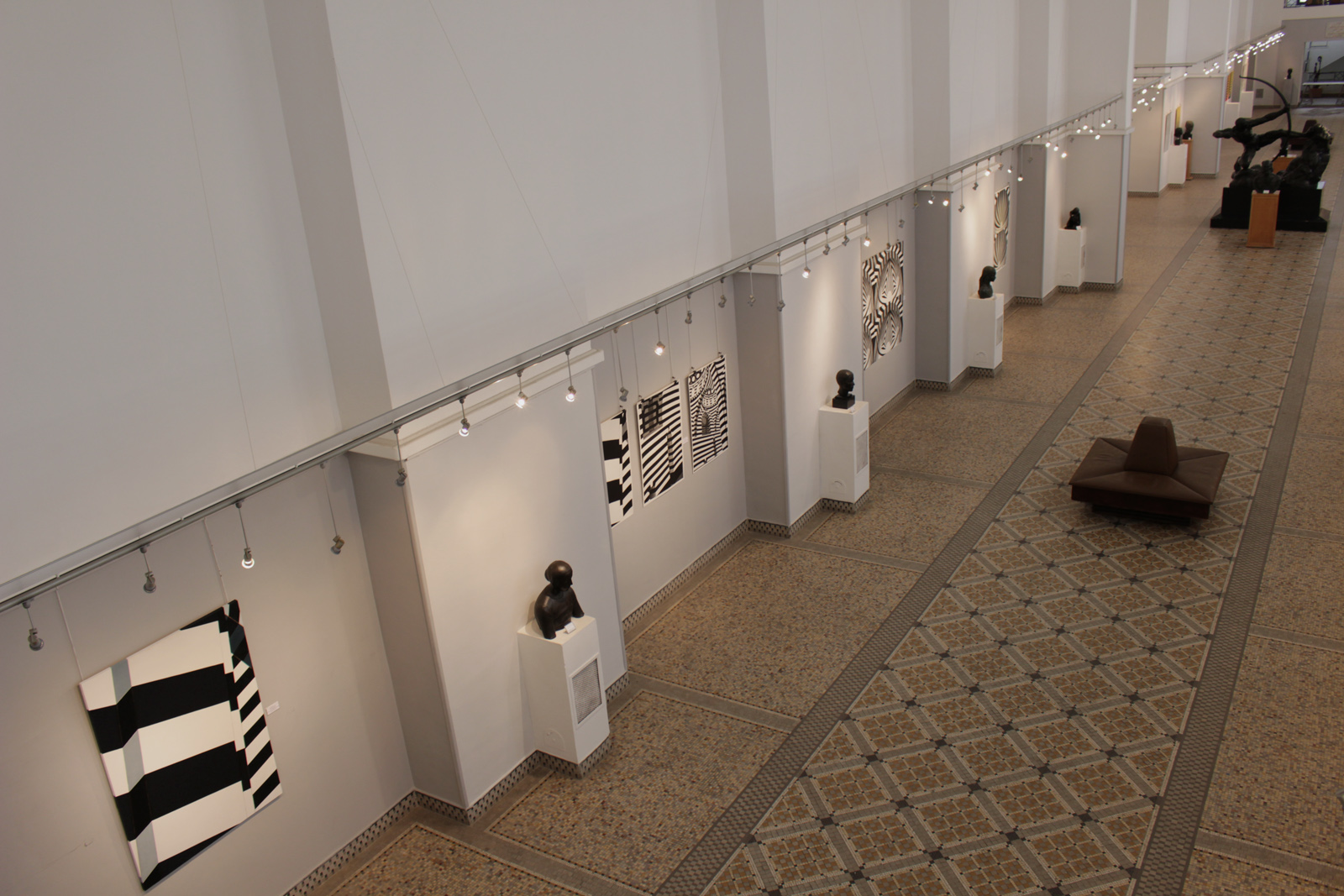 kunsttryk, linoleumstryk, engraveringer, æstetiske, geometriske, grafiske, monokrome, arkitektur, mønstre, sorte, hvide, blæk, papir, arkitektoniske, smukke, bygninger, samtidskunst, kubisme, design, interiør, bolig-indretning, moderne, moderne-kunst, nordisk, skandinavisk, Køb original kunst og kunstplakater. Malerier, tegninger, limited edition kunsttryk & plakater af dygtige kunstnere.
