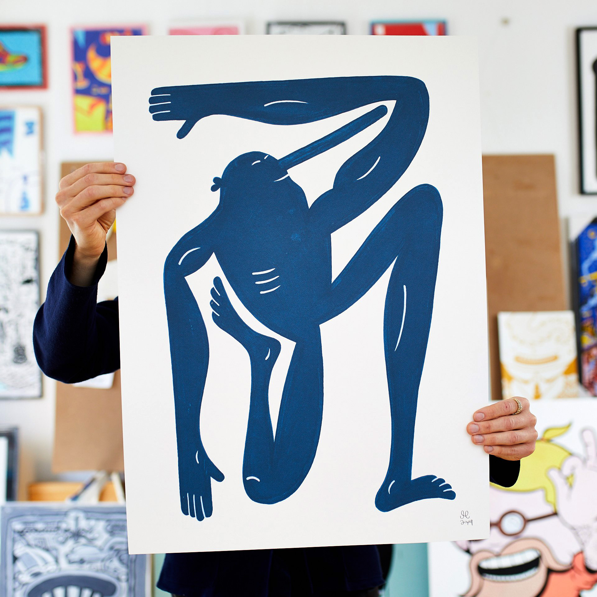 Yoga Exercise RN II - Blue | Kunsttryk, Gicleé | Mormor | Beauton Art Gallery kunsttryk, gicleé, børnevenlige, grafiske, illustrative, monokrome, pop, kroppe, hverdagsliv, humor, bevægelse, mennesker, blå, hvide, blæk, papir, sjove, samtidskunst, københavn, dansk, design, interiør, bolig-indretning, moderne, moderne-kunst, nordisk, plakater, tryk, skandinavisk, Køb original kunst og kunstplakater. Malerier, tegninger, limited edition kunsttryk & plakater af dygtige kunstnere.