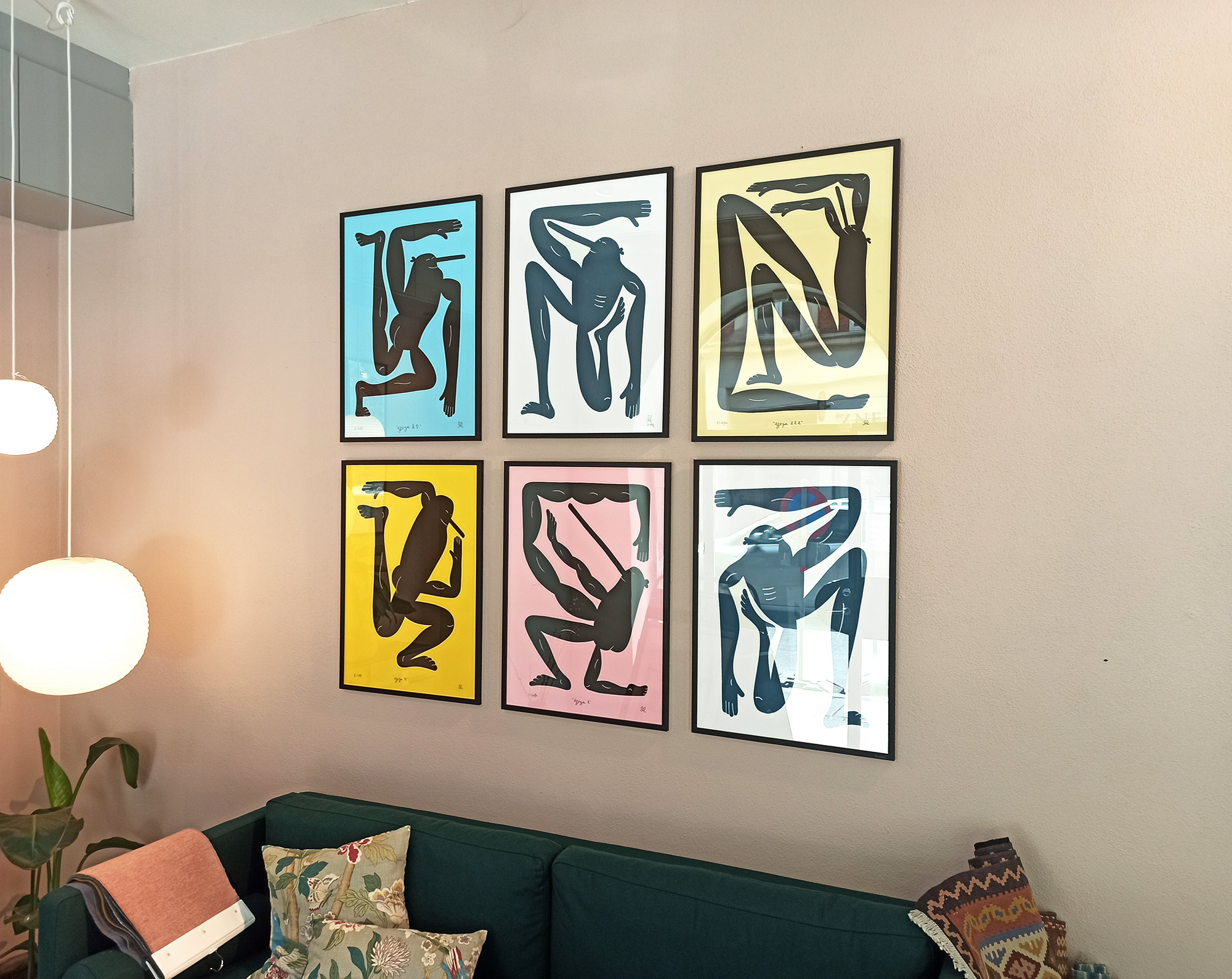 Yoga III | Plakater-posters-kunsttryk, Giclee-tryk | Mormor | Beauton Art Gallery plakater-posters-kunsttryk, giclee-tryk, børnevenlige, figurative, grafiske, illustrative, monokrome, pop, kroppe, tegneserier, humor, bevægelse, mennesker, beige, sorte, blæk, papir, sjove, samtidskunst, dansk, dekorative, design, interiør, bolig-indretning, moderne, moderne-kunst, nordisk, plakater, tryk, skandinavisk, Køb original kunst og kunstplakater. Malerier, tegninger, limited edition kunsttryk & plakater af dygtige kunstnere.