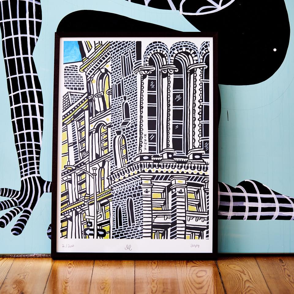 Brooklyn ldt | Plakater-posters-kunsttryk, Giclee-tryk | Mormor | Beauton Art Gallery plakater-posters-kunsttryk, giclee-tryk, børnevenlige, grafiske, illustrative, pop, arkitektur, tegneserier, humor, stemninger, sorte, hvide, blæk, papir, bygninger, byer, samtidskunst, københavn, dansk, dekorative, design, interiør, bolig-indretning, moderne, moderne-kunst, nordisk, skandinavisk, Køb original kunst og kunstplakater. Malerier, tegninger, limited edition kunsttryk & plakater af dygtige kunstnere.