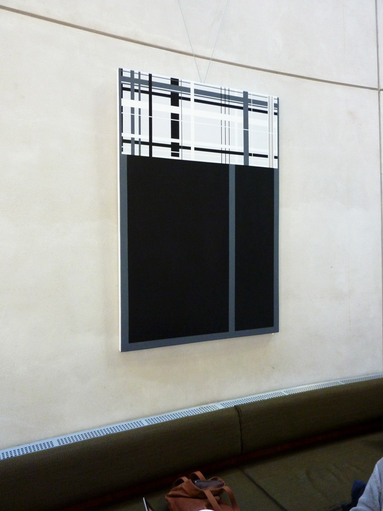 Udstilling af maleriet på CBS, Inquiry #2 - 110 x 160. Et originalt maleri af Kirsten Rotbøll Lassen æstetisk minimalistisk maleri, enkelt, stilrent, linjer, sort, hvid, grafisk, design