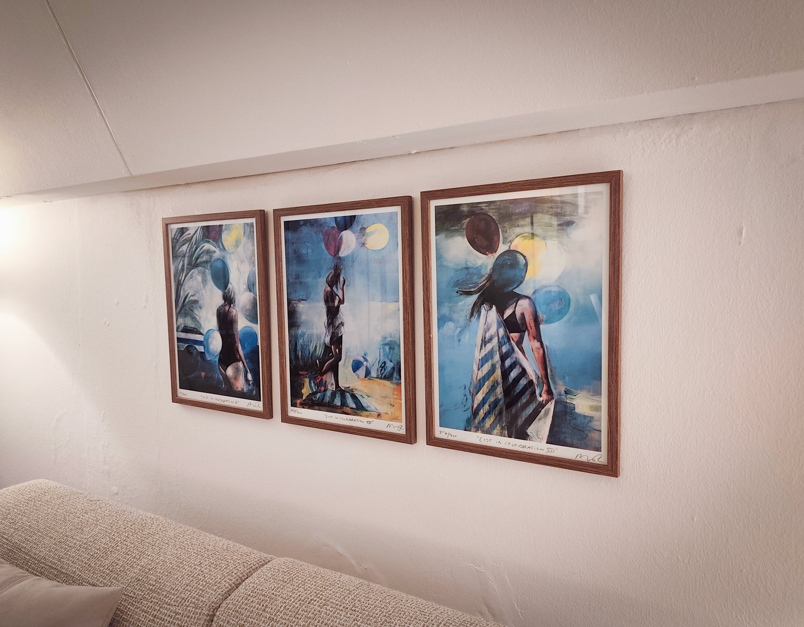 plakater-posters-kunsttryk, giclee-tryk, æstetiske, farverige, figurative, grafiske, illustrative, landskab, portræt, kroppe, natur, havet, mennesker, himmel, sorte, blå, grønne, turkise, gule, blæk, papir, strand, smukke, dansk, dekorative, design, interiør, bolig-indretning, moderne, nordisk, plakater, flotte, skandinavisk, sommer, Køb original kunst og kunstplakater. Malerier, tegninger, limited edition kunsttryk & plakater af dygtige kunstnere.
