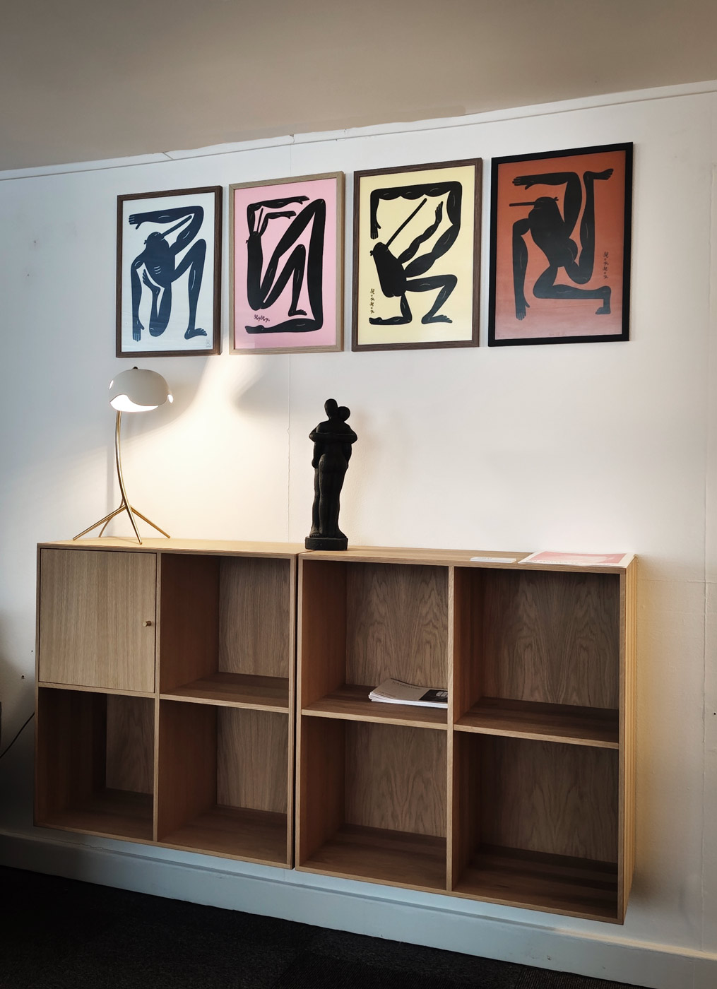 plakater-posters-kunsttryk, giclee-tryk, børnevenlige, figurative, grafiske, illustrative, kroppe, tegneserier, bevægelse, mennesker, sport, blå, blæk, papir, sjove, samtidskunst, københavn, dekorative, design, interiør, bolig-indretning, moderne, moderne-kunst, plakater, tryk, Køb original kunst og kunstplakater. Malerier, tegninger, limited edition kunsttryk & plakater af dygtige kunstnere.