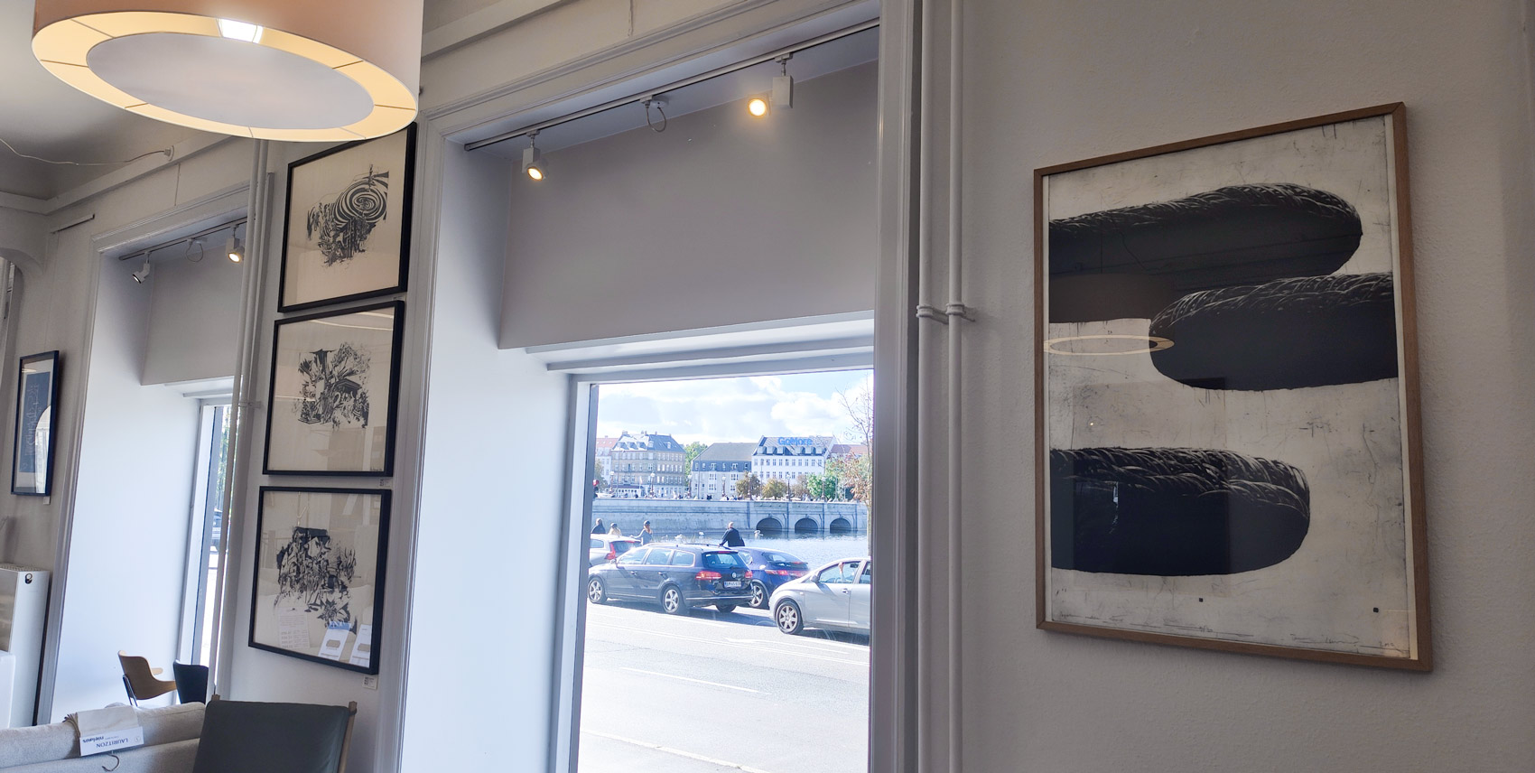 tegninger, abstrakte, ekspressionistiske, grafiske, illustrative, landskab, monokrome, arkitektur, botanik, natur, mønstre, sorte, hvide, artliner, blæk, papir, tusch, arkitektoniske, samtidskunst, dansk, design, interiør, bolig-indretning, moderne, moderne-kunst, nordisk, skandinavisk, Køb original kunst og kunstplakater. Malerier, tegninger, limited edition kunsttryk & plakater af dygtige kunstnere.