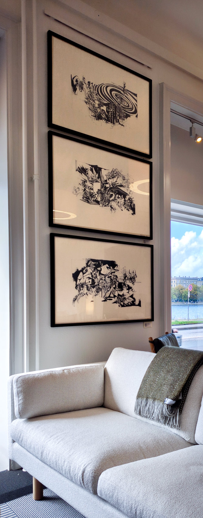 tegninger, abstrakte, ekspressionistiske, geometriske, grafiske, illustrative, monokrome, pop, arkitektur, bevægelse, mønstre, sorte, hvide, artliner, blæk, papir, tusch, abstrakte-former, arkitektoniske, bygninger, samtidskunst, dansk, dekorative, design, interiør, bolig-indretning, moderne, moderne-kunst, nordisk, skandinavisk, street-art, Køb original kunst og kunstplakater. Malerier, tegninger, limited edition kunsttryk & plakater af dygtige kunstnere.