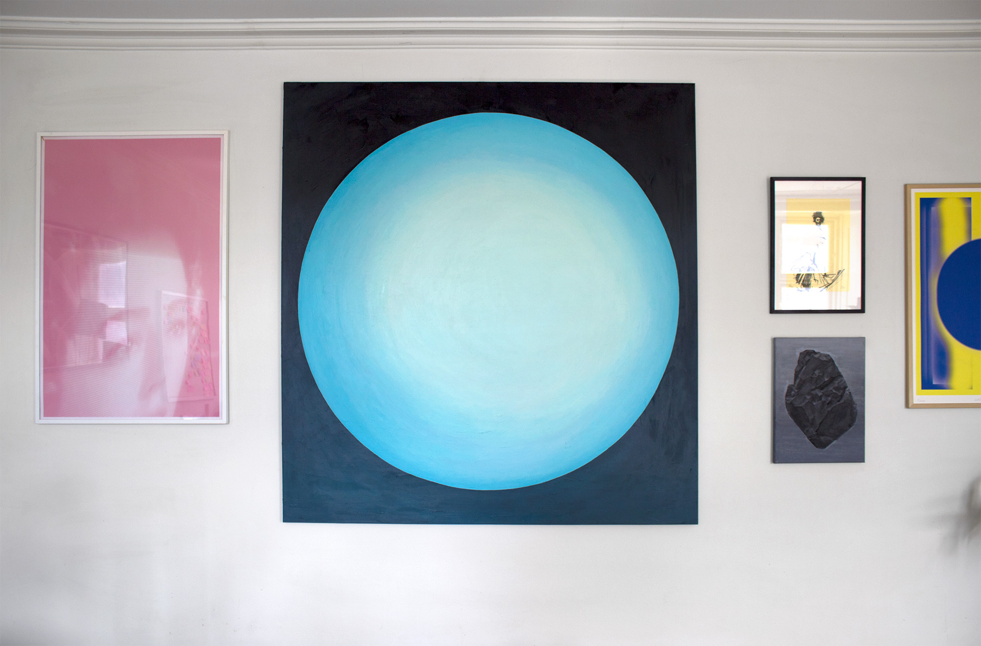 malerier, abstrakte, æstetiske, figurative, geometriske, grafiske, minimalistiske, mønstre, teknologi, blå, turkise, akryl,  bomuldslærred, smukke, konceptuel, samtidskunst, dansk, dekorative, interiør, bolig-indretning, moderne, moderne-kunst, nordisk, skandinavisk, Køb original kunst og kunstplakater. Malerier, tegninger, limited edition kunsttryk & plakater af dygtige kunstnere.