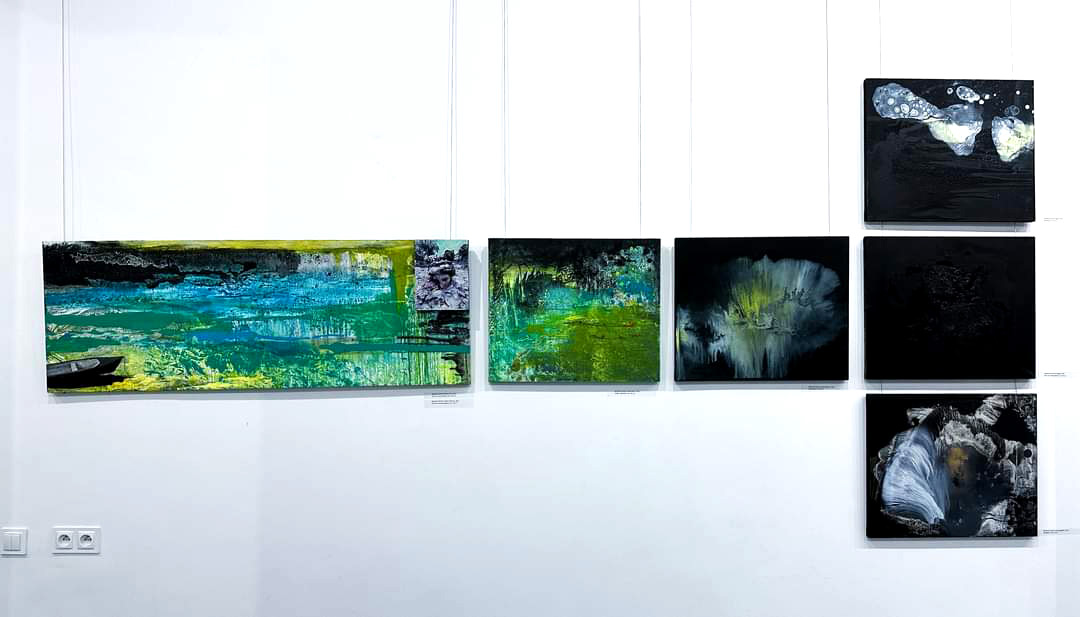 River Styx I | Malerier | Agnieszka Zawisza | Beauton Art Gallery malerier, abstrakte, farverige, ekspressionistiske, grafiske, landskab, botanik, natur, havet, mønstre, sejlads, himmel, blå, grønne, turkise, gule, hørlærred, olie, abstrakte-former, atmosfære, strand, smukke, samtidskunst, dekorative, design, interiør, bolig-indretning, moderne, moderne-kunst, bjerge, planter, levende, levende, Køb original kunst og kunstplakater. Malerier, tegninger, limited edition kunsttryk & plakater af dygtige kunstnere.