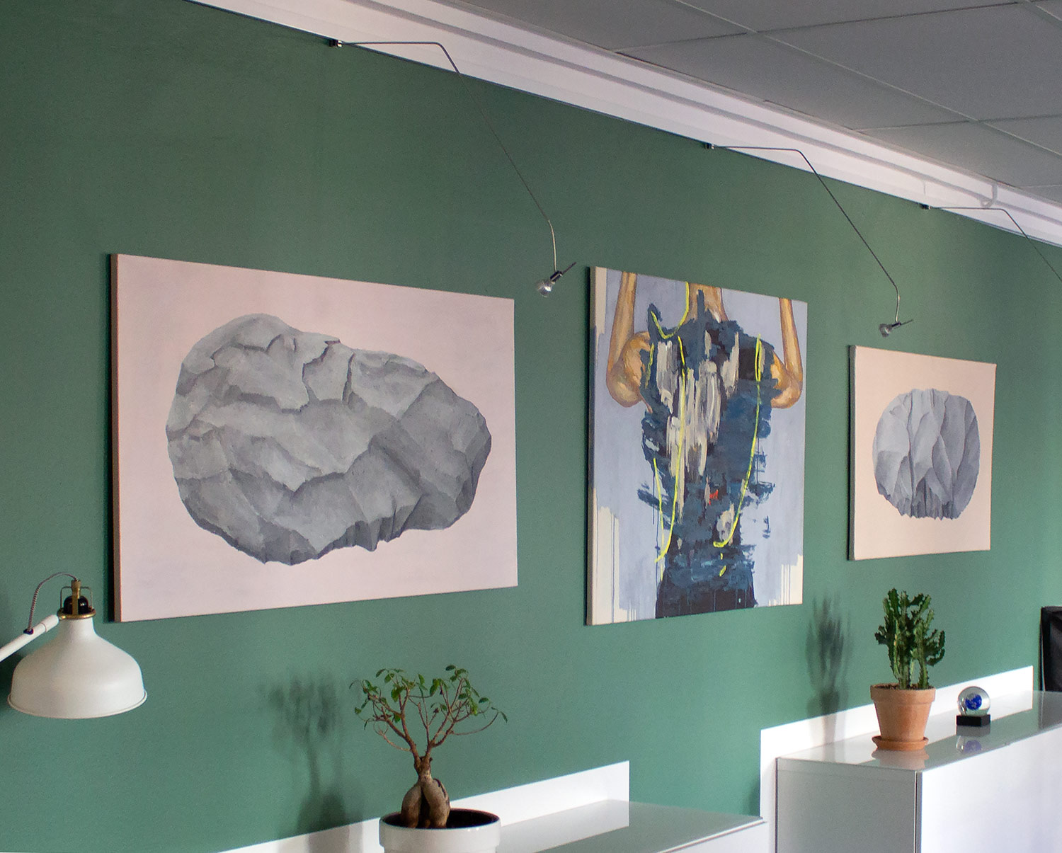 malerier, abstrakte, æstetiske, figurative, grafiske, illustrative, natur, grå, pink, akryl, blæk, abstrakte-former, smukke, dansk, dekorative, design, interiør, bolig-indretning, moderne, moderne-kunst, naturealistiske, nordisk, flotte, skandinavisk, Køb original kunst og kunstplakater. Malerier, tegninger, limited edition kunsttryk & plakater af dygtige kunstnere.