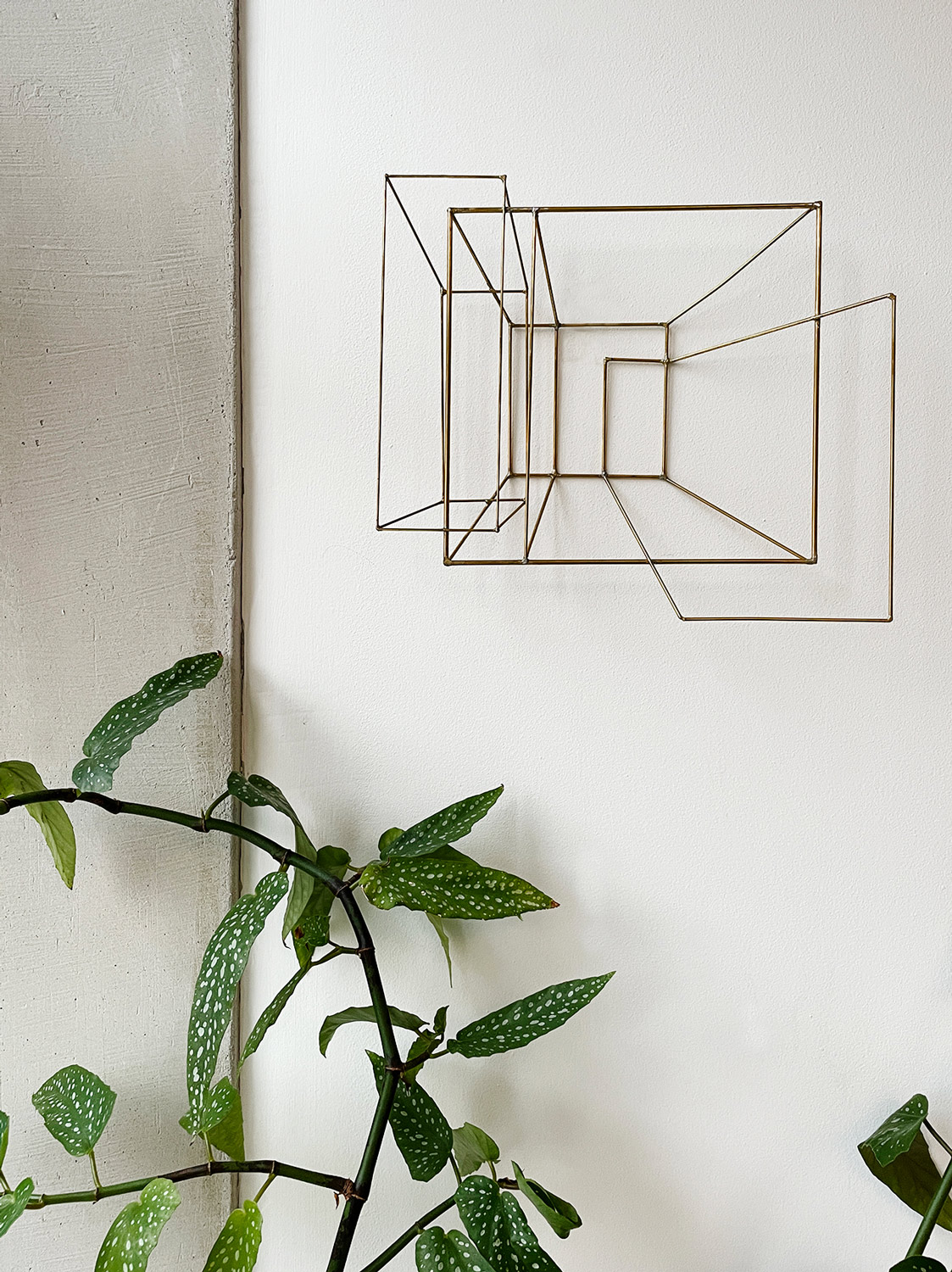 skulpturer, abstrakte, æstetiske, geometriske, minimalistiske, arkitektur, guld, metal, abstrakte-former, Køb original kunst og kunstplakater. Malerier, tegninger, limited edition kunsttryk & plakater af dygtige kunstnere.