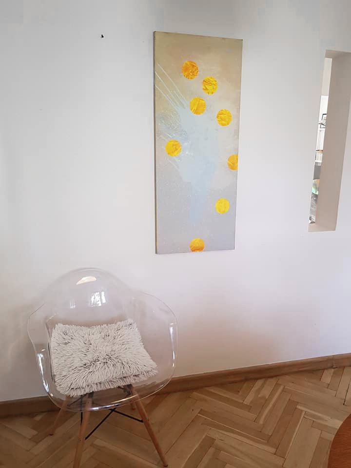 Gule Prikker | Malerier | Agnieszka Zawisza | Originalt oliemaleri er Agnieszka Zawisza | Beauton Art Gallery malerier, abstrakte, farverige, ekspressionistiske, grafiske, botanik, havet, mønstre, beige, blå, turkise, gule, hørlærred, olie, abstrakte-former, smukke, samtidskunst, interiør, bolig-indretning, kærlighed, moderne, moderne-kunst, nordisk, flotte, romantiske, vand, Køb original kunst og kunstplakater. Malerier, tegninger, limited edition kunsttryk & plakater af dygtige kunstnere.