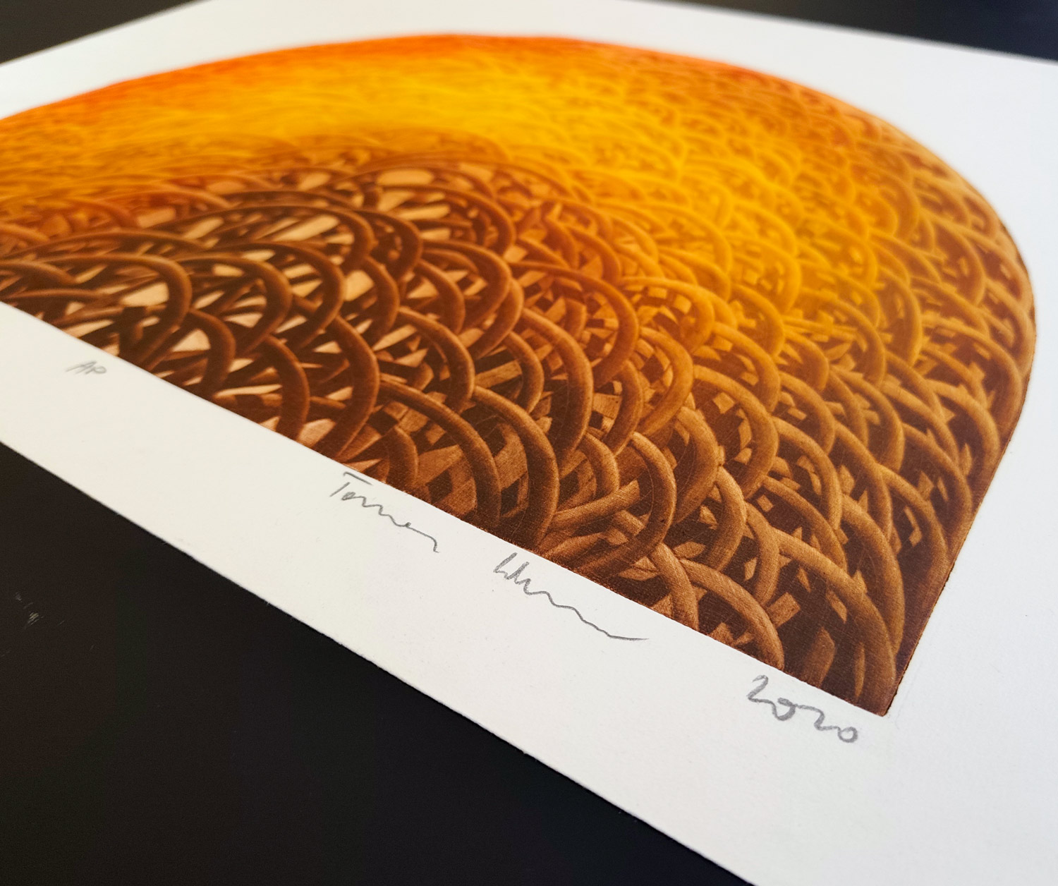 plakater-posters-kunsttryk, linoleumstryk, litografier, indgraveringer, ekspressionistiske, geometriske, grafiske, arkitektur, bevægelse, teknologi, sorte, orange, akryl, papir, abstrakte-former, arkitektoniske, smukke, konceptuel, samtidskunst, københavn, dekorative, design, vandret, interiør, bolig-indretning, moderne, moderne-kunst, symmetri, Køb original kunst og kunstplakater. Malerier, tegninger, limited edition kunsttryk & plakater af dygtige kunstnere.