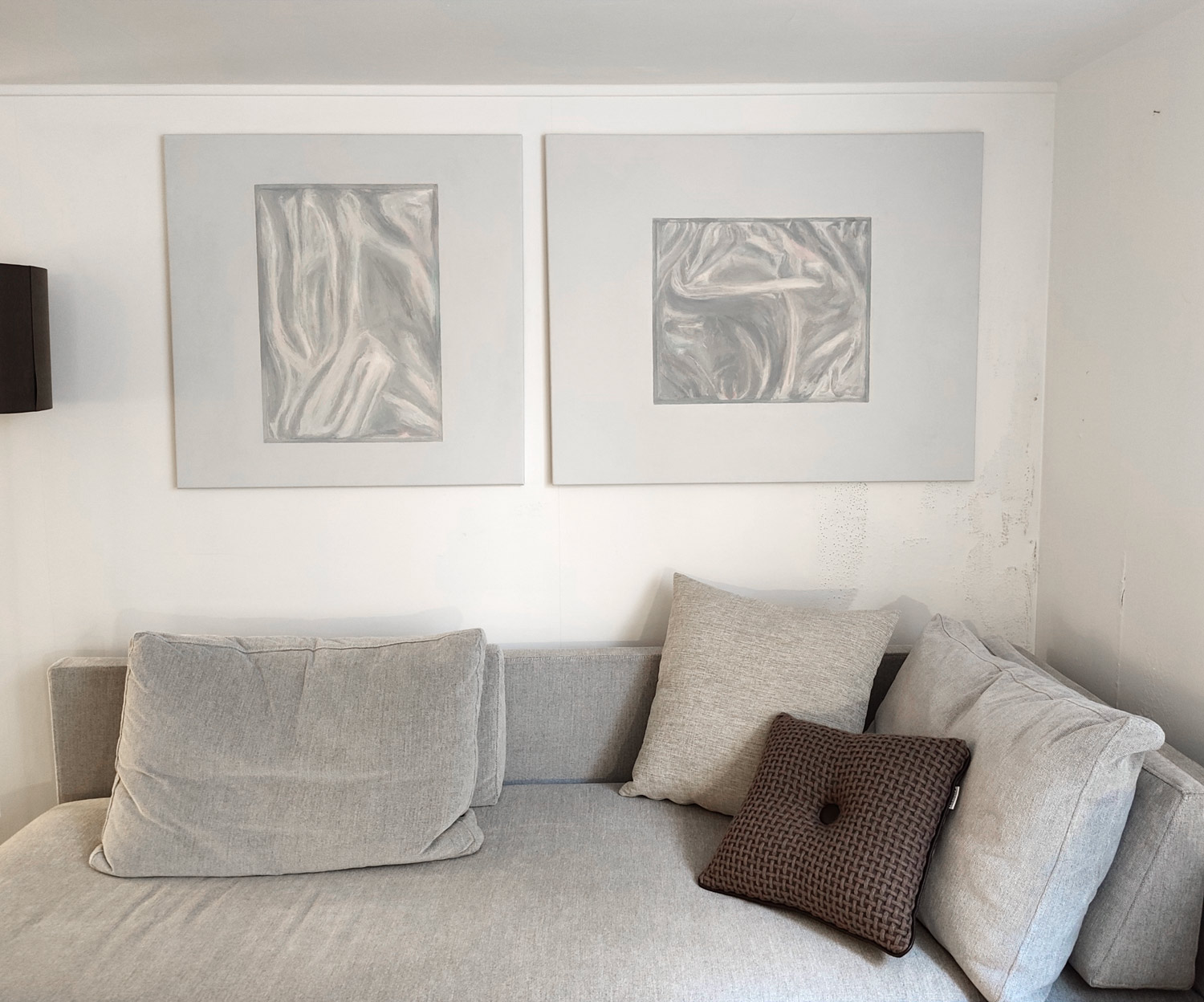 malerier, æstetiske, figurative, grafiske, minimalistiske, still-life, hverdagsliv, mønstre, grå, hvide, akryl,  bomuldslærred, abstrakte-former, smukke, konceptuel, samtidskunst, københavn, dekorative, design, interiør, bolig-indretning, moderne, moderne-kunst, flotte, Køb original kunst og kunstplakater. Malerier, tegninger, limited edition kunsttryk & plakater af dygtige kunstnere.