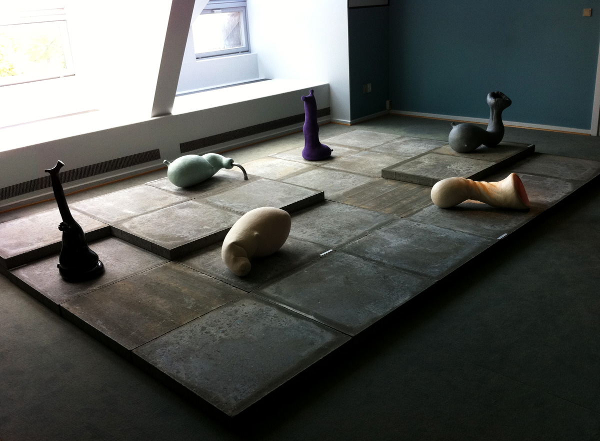 Udstilling af skulpturen Evergrowing - Serie, breaking the mould. En skulptur af Lærke Langballe flotte skulpturer, interessant kunst skulptur, bedste billedhuggere, moderne online kunst