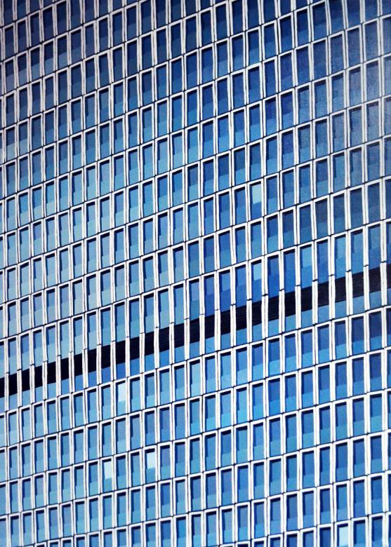 Brussels 07:42 PM | Malerier | Noemi Staniszewska | Beauton Art Gallery malerier, figurative, geometriske, minimalistiske, arkitektur, mønstre, himmel, sorte, blå, grå,  bomuldslærred, olie, arkitektoniske, atmosfære, bygninger, samtidskunst, dansk, design, moderne, moderne-kunst, naturlig, naturealistiske, nordisk, realisme, skandinavisk, Køb original kunst og kunstplakater. Malerier, tegninger, limited edition kunsttryk & plakater af dygtige kunstnere.