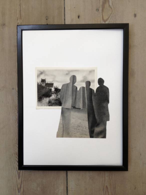 Ingenting #5. En original collage af My Buemann. Collagen er en del af serien "Ingenting".   Collagen er indrammet i en lækker sort ramme med ægte glas. tegninger med blæk, flotte kunst collager, billeder, fotografi, fotografer, malerier, bolig indretning, boligindretning