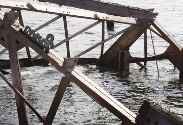 Fotografi af jern konstruktion i East River New York