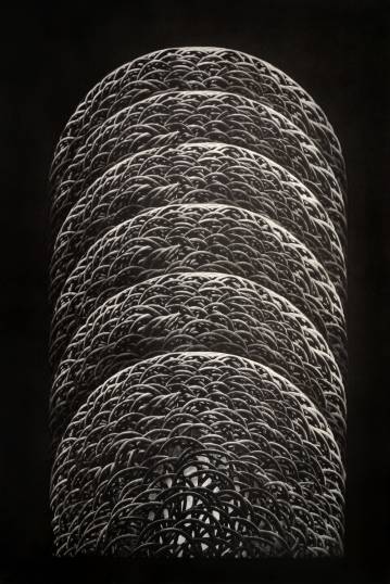 Perpetuum Mobile LIII | Kunsttryk, Engraveringer | Tomasz Winiarski | Beauton Art Gallery kunsttryk, engraveringer, abstrakte, æstetiske, monokrome, arkitektur, mønstre, sorte, grå, hvide, blæk, papir, abstrakte-former, efterår, dansk, dekorative, design, interiør, bolig-indretning, nordisk, skandinavisk, Køb original kunst og kunstplakater. Malerier, tegninger, limited edition kunsttryk & plakater af dygtige kunstnere.