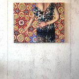 malerier, farverige, figurative, illustrative, portræt, kroppe, botanik, mønstre, mennesker, tekstiler, blå, grønne, røde, gule,  bomuldslærred, olie, tøj, samtidskunst, kvindelig, blomster, interiør, bolig-indretning, moderne, moderne-kunst, planter, realisme, levende, kvinder, Køb original kunst og kunstplakater. Malerier, tegninger, limited edition kunsttryk & plakater af dygtige kunstnere.
