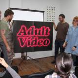 Adult video pink - 140 x 100 cm. Limited edition linoleumstryk af Marta Banaszak ADULT VIDEO linocut_art students