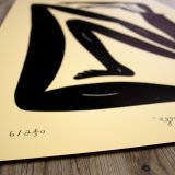 Yoga III | Plakater-posters-kunsttryk, Giclee-tryk | Mormor | Beauton Art Gallery plakater-posters-kunsttryk, giclee-tryk, børnevenlige, figurative, grafiske, illustrative, monokrome, pop, kroppe, tegneserier, humor, bevægelse, mennesker, beige, sorte, blæk, papir, sjove, samtidskunst, dansk, dekorative, design, interiør, bolig-indretning, moderne, moderne-kunst, nordisk, plakater, tryk, skandinavisk, Køb original kunst og kunstplakater. Malerier, tegninger, limited edition kunsttryk & plakater af dygtige kunstnere.