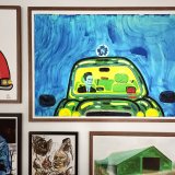 Taxi | Plakater-posters-kunsttryk, Giclee-tryk | Mormor | Gicleé kunstplakat af MormorHigh-grade pigmenteret blæk på 270 gr./m2 syrefrit Fabriano kunstpapir.Passer til en standard 50x70 ramme. Ramme er ikke inkluderet. | Beauton Art Gallery plakater-posters-kunsttryk, giclee-tryk, farverige, børnevenlige, figurative, grafiske, illustrative, pop, kroppe, tegneserier, hverdagsliv, bevægelse, mennesker, blå, grønne, turkise, gule, blæk, papir, sjove, dansk, dekorative, design, interiør, bolig-indretning, nordisk, plakater, flotte, tryk, skandinavisk, Køb original kunst og kunstplakater. Malerier, tegninger, limited edition kunsttryk & plakater af dygtige kunstnere.