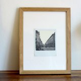 fotografier, æstetiske, grafiske, landskab, monokrome, arkitektur, hverdagsliv, bevægelse, mennesker, himmel, transportmidler, beige, sorte, hvide, fotos, arkitektoniske, cykler, sort-hvide, bygninger, biler, byer, samtidskunst, københavn, dansk, dag, dekorative, huse, moderne, moderne-kunst, nordisk, udendørs, retro, skandinavisk, firkantet, urban, vinduer, Køb original kunst og kunstplakater. Malerier, tegninger, limited edition kunsttryk & plakater af dygtige kunstnere.