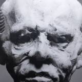 Uden Titel #17 - 120 x 90. Et kunstfotografi af skulptur-portræt i miniature. Fotograf Poul Pedersen og Ola Juliussen. ekspresivt kunstfotografi kunst fotografi, fotografer, skulpturer stort unika fantastisk til det moderne hjem