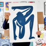 Yoga Exercise RN II - Blue | Kunsttryk, Gicleé | Mormor | Beauton Art Gallery kunsttryk, gicleé, børnevenlige, grafiske, illustrative, monokrome, pop, kroppe, hverdagsliv, humor, bevægelse, mennesker, blå, hvide, blæk, papir, sjove, samtidskunst, københavn, dansk, design, interiør, bolig-indretning, moderne, moderne-kunst, nordisk, plakater, tryk, skandinavisk, Køb original kunst og kunstplakater. Malerier, tegninger, limited edition kunsttryk & plakater af dygtige kunstnere.