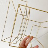 skulpturer, abstrakte, æstetiske, geometriske, minimalistiske, arkitektur, guld, metal, abstrakte-former, Køb original kunst og kunstplakater. Malerier, tegninger, limited edition kunsttryk & plakater af dygtige kunstnere.