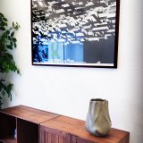 plakater-posters-kunsttryk, litografier, indgraveringer, abstrakte, æstetiske, monokrome, arkitektur, bevægelse, mønstre, teknologi, sorte, grå, hvide, blæk, papir, abstrakte-former, dekorative, design, interiør, bolig-indretning, nordisk, skandinavisk, Køb original kunst og kunstplakater. Malerier, tegninger, limited edition kunsttryk & plakater af dygtige kunstnere.