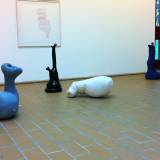 Udstilling af Almost Human - Serie, breaking the mould. En skulptur af Lærke Langballe flotte skulpturer, interessant kunst skulptur, bedste billedhuggere, moderne online kunst