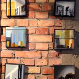 Vinduer VIII | Malerier | Noemi Staniszewska | Beauton Art Gallery malerier, æstetiske, figurative, grafiske, minimalistiske, arkitektur, hverdagsliv, mønstre, mennesker, beige, sorte, gule,  bomuldslærred, olie, smukke, samtidskunst, dekorative, design, interiør, bolig-indretning, moderne, moderne-kunst, vinduer, Køb original kunst og kunstplakater. Malerier, tegninger, limited edition kunsttryk & plakater af dygtige kunstnere.