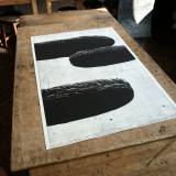 plakater-posters-kunsttryk, litografier, indgraveringer, abstrakte, æstetiske, grafiske, monokrome, bevægelse, mønstre, himmel, sorte, grå, hvide, blæk, papir, abstrakte-former, atmosfære, efterår, sort-hvide, konceptuel, dansk, dekorative, design, interiør, bolig-indretning, nordisk, skandinavisk, Køb original kunst og kunstplakater. Malerier, tegninger, limited edition kunsttryk & plakater af dygtige kunstnere.