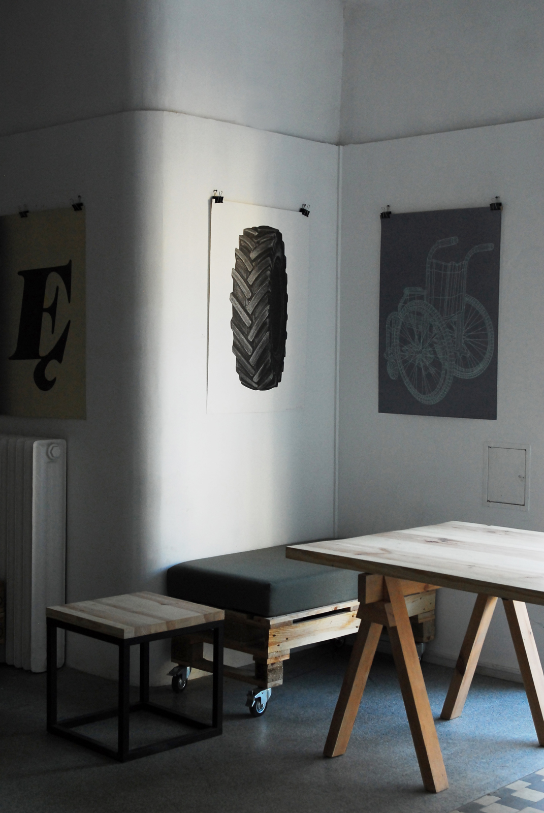 TIRES linocut_interior